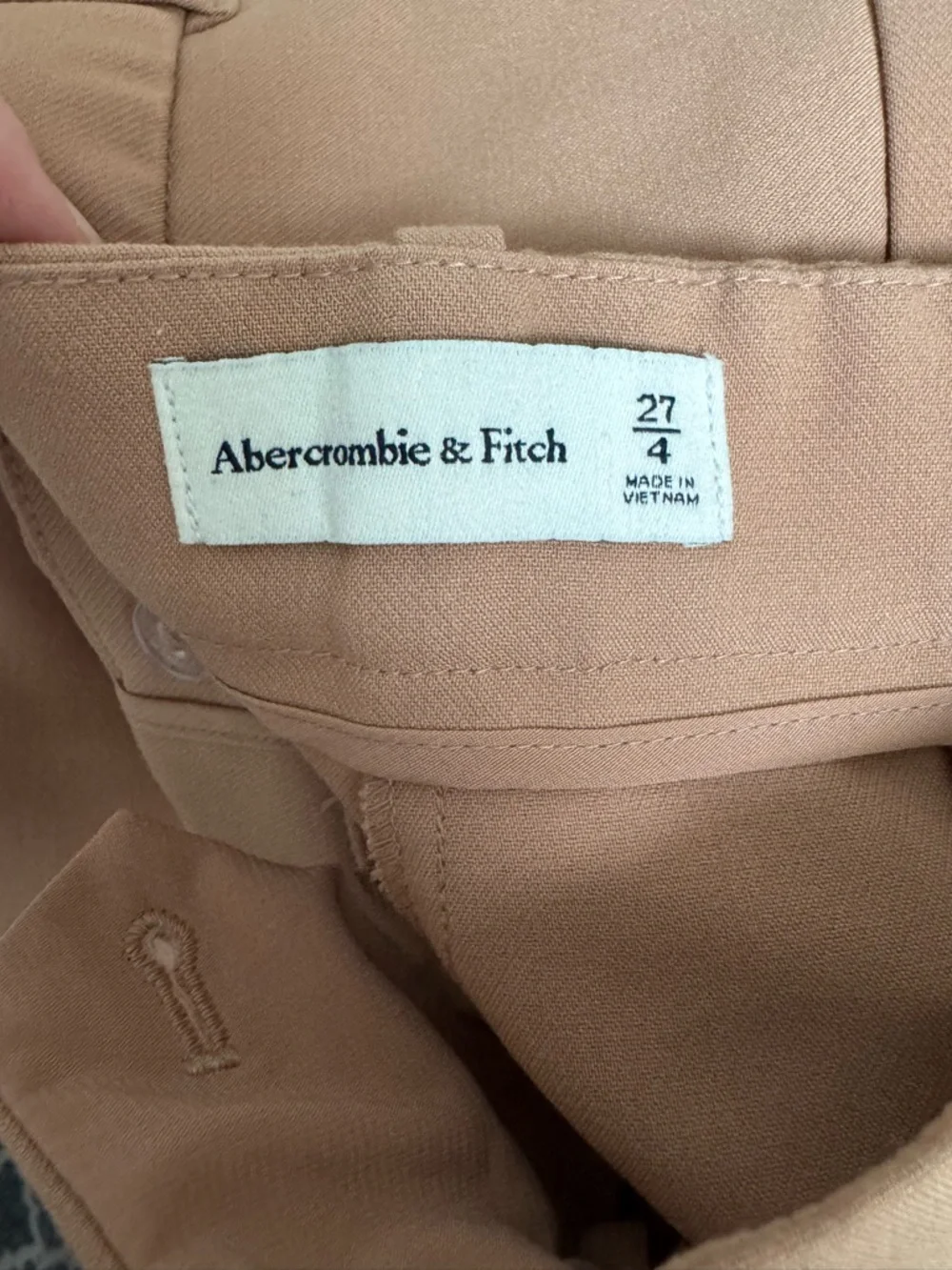 Abercrombie & Fitch Wide Leg Pants in Tan with Black Graphic Tee - Picture 3 of 3